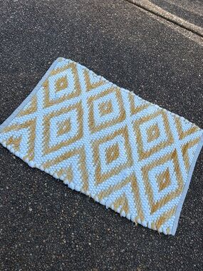 Handwoven White and Mustard Diamond Accent Rug